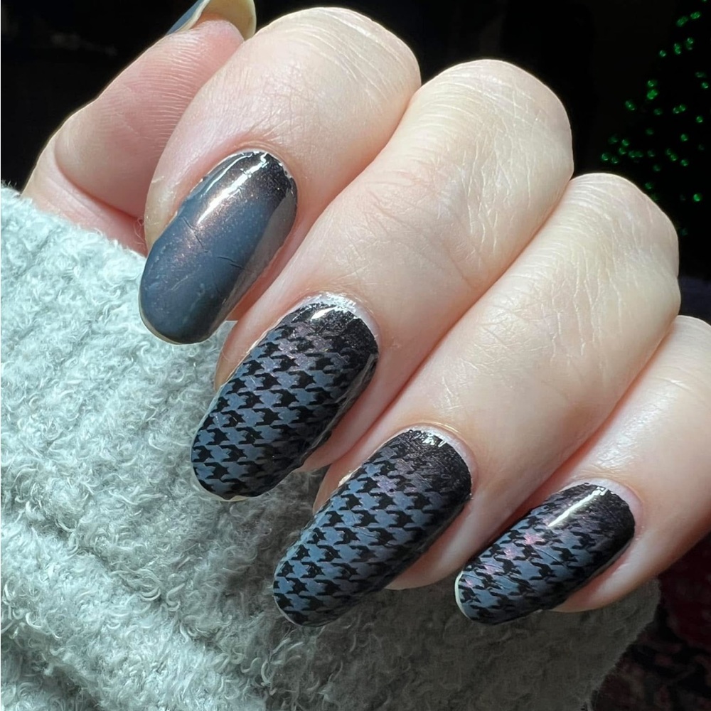 *Exclusive* Color Street: TGI Fab | Houndstooth Black Gray Blue Ombre Fall - Picture 8 of 15